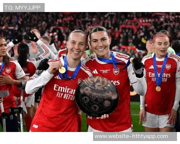 国际足联女足冠军杯奖杯设计亮点各大洲地图环绕中心展现全球团结与竞技精神